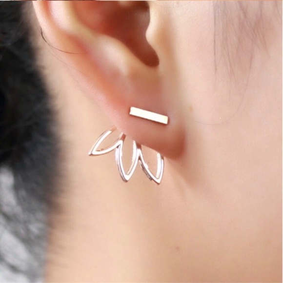 Urban Outfitters Jewelry - Minimalist Boho Indie Leaf/Flower Stud Earrings